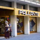 Sull�isolato � presente Pallante, negozio di stoffe aperto dal 1933...